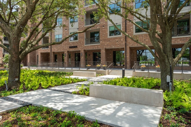 Building Photo - Davy