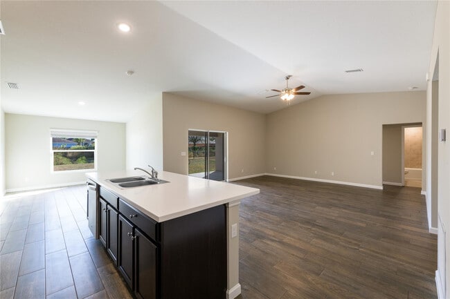 Foto del edificio - 730 SW McCall Rd