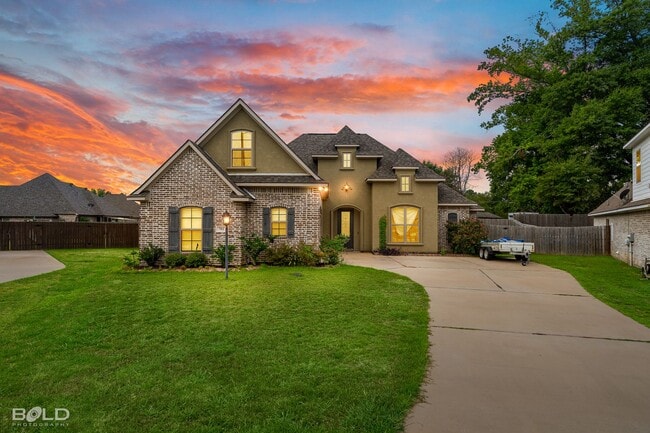 Building Photo - 4 BEDROOM 3 BATH DOGWOOD