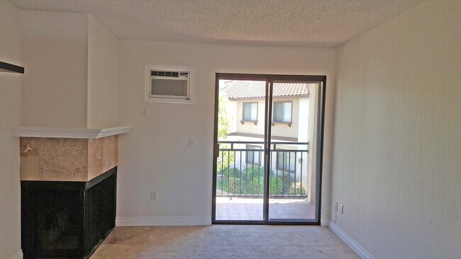 Building Photo - 1009 S Sunshine Ave