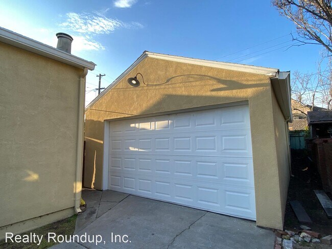 Building Photo - 2 br, 1 bath House - 119 W Mariposa Ave
