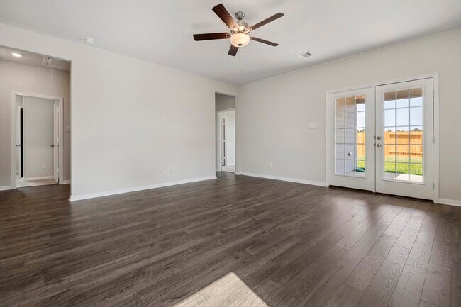 Building Photo - 15450 Maple Ter Dr