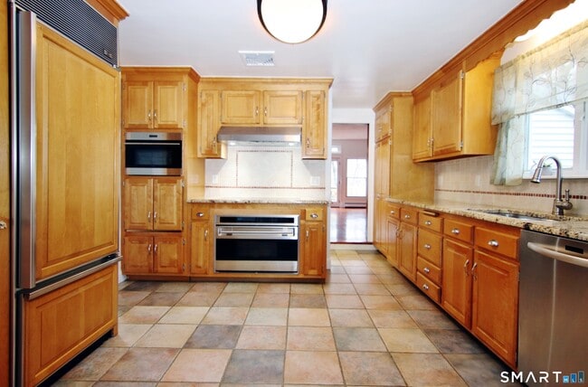 Building Photo - 37 Glen Ave