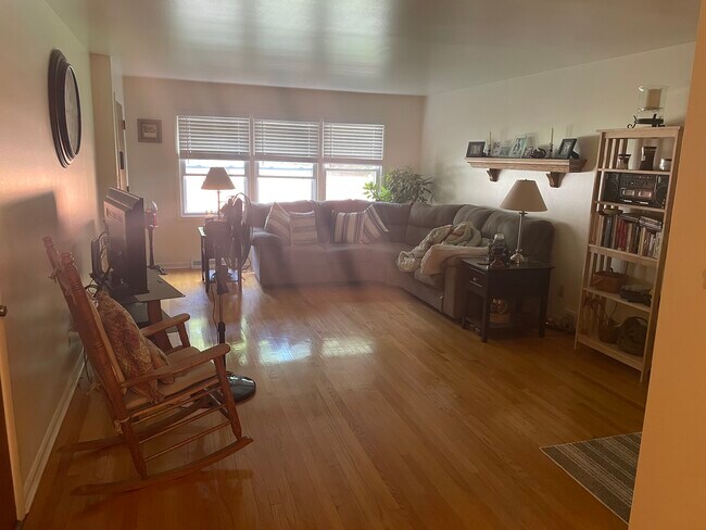 Foto del edificio - 494 Kenwood Ave