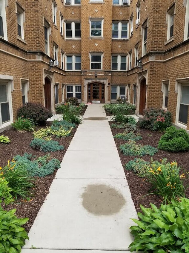 448 Des Plaines Ave Unit 2E, Forest Park, IL 60130 Apartments in