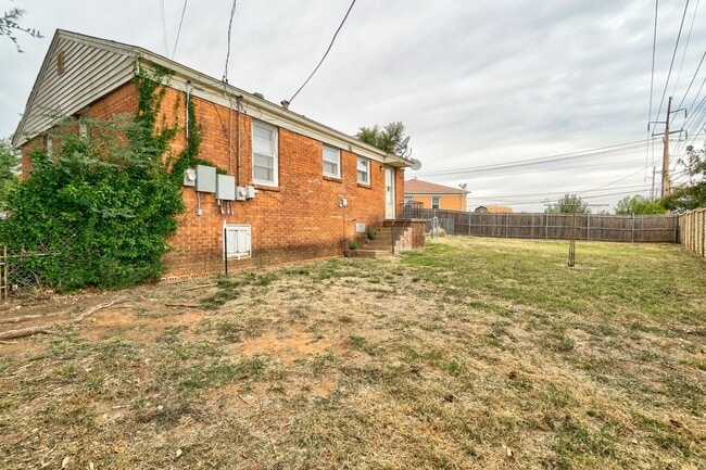 Building Photo - 2 Bed 1 Bath Duplex in MWC