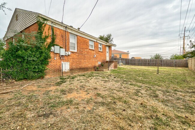 Foto del edificio - 2 Bed 1 Bath Duplex in MWC