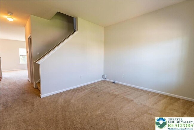 Building Photo - 955 King Way