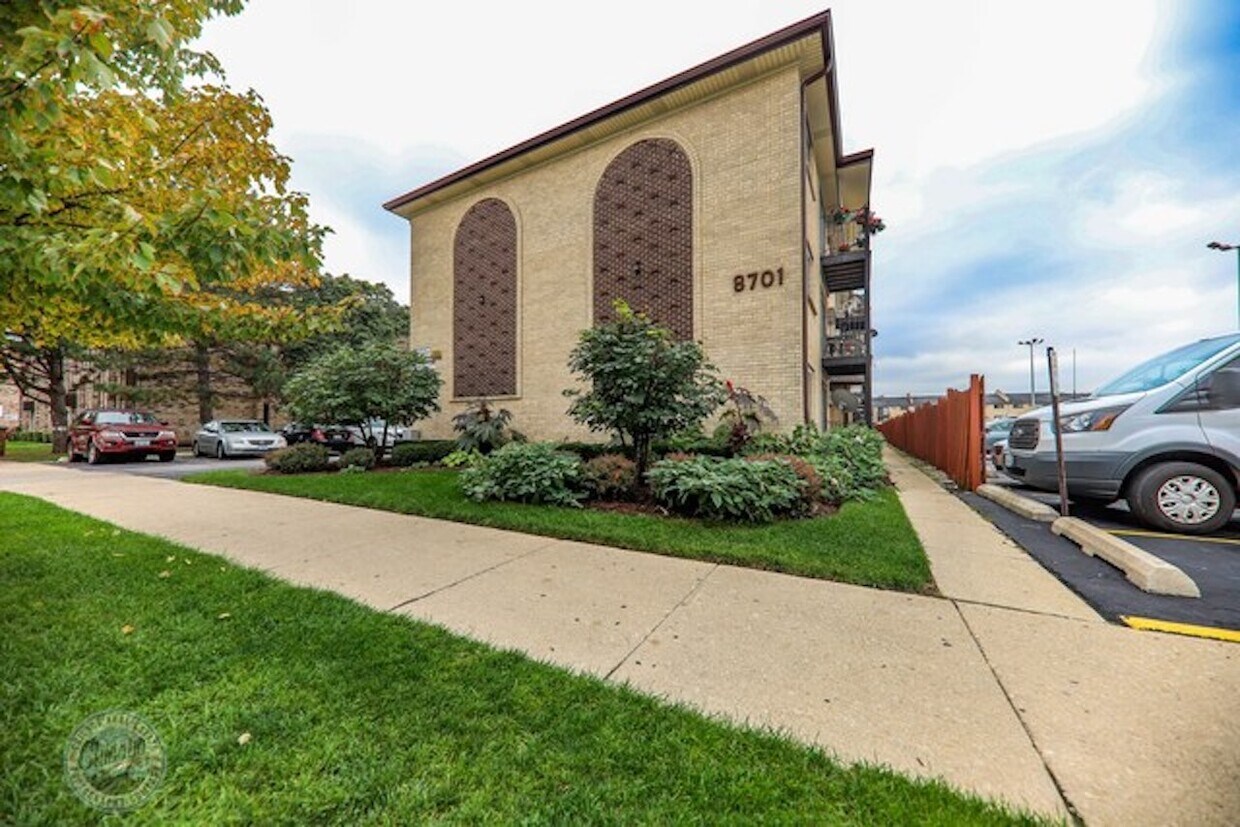 8701 W FOSTER Ave Unit 307, Chicago, IL 60656 Condo for Rent in