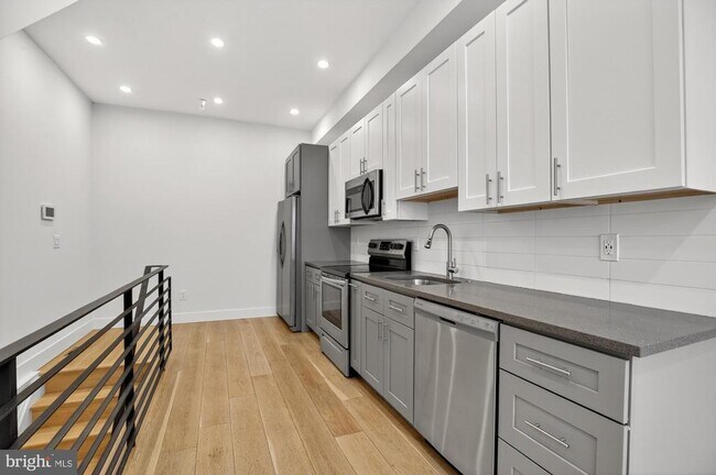 Building Photo - 1702 Point Breeze Ave