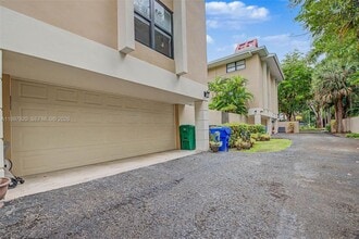 Building Photo - 2000 Brickell Ave