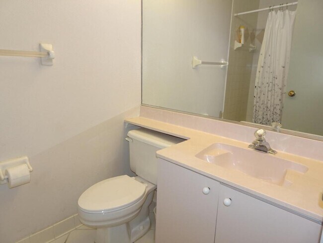 Foto del edificio - 2180 Country Club Dr.