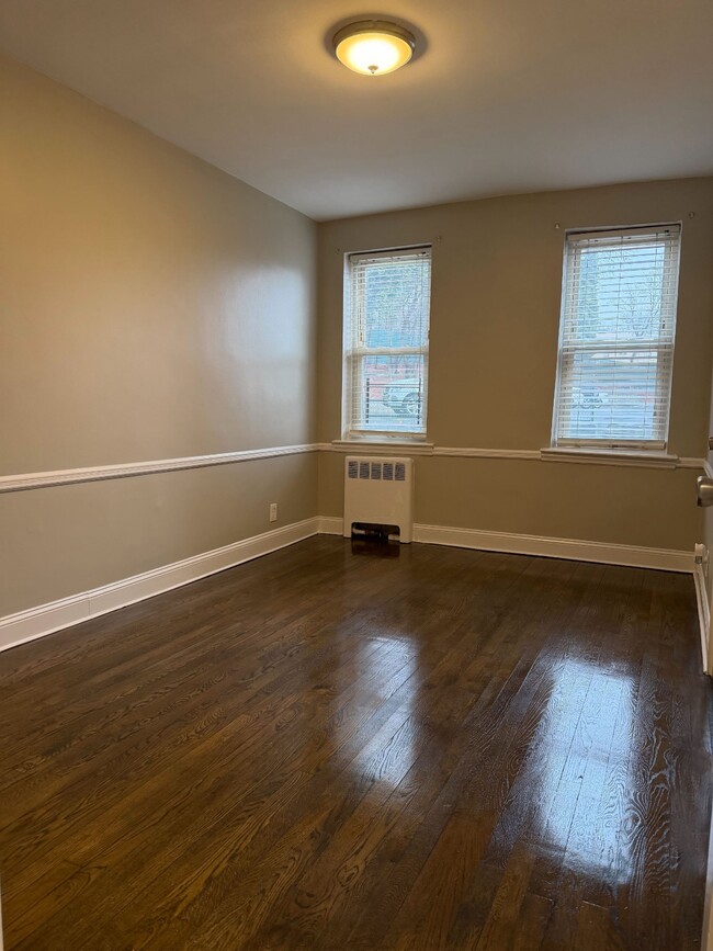 Building Photo - 1549 Central Park Ave