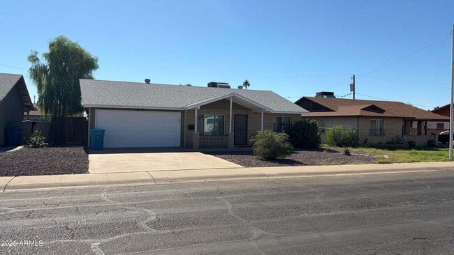 Photo - Beautiful Updated Kitchen ,  Large Backyar... Apartment