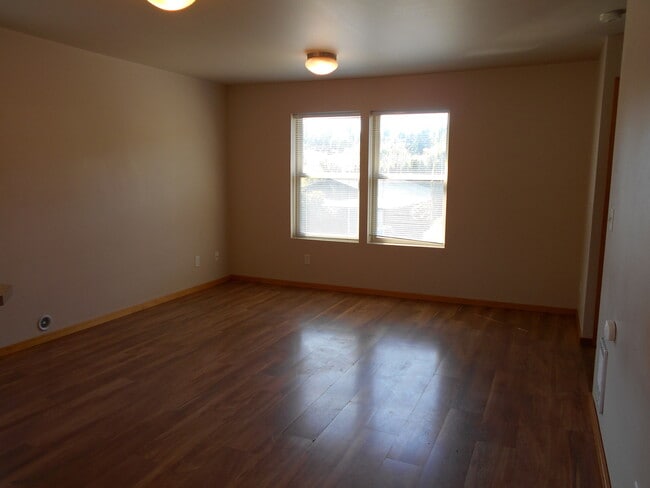 Building Photo - 919 24th St