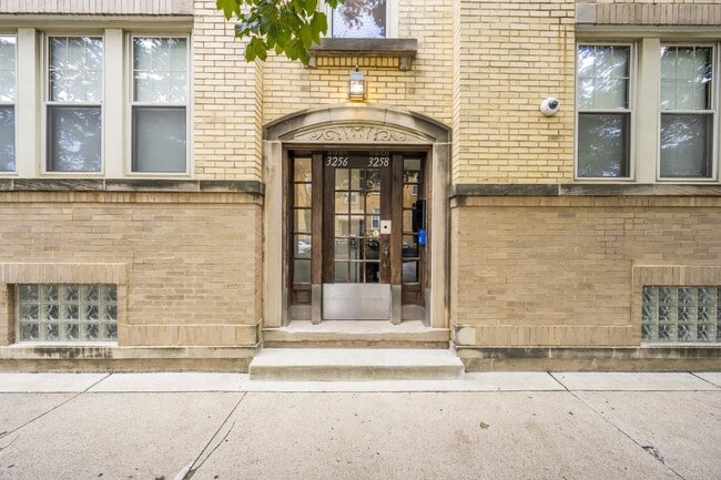 Building Photo - 3258 N Linder Ave