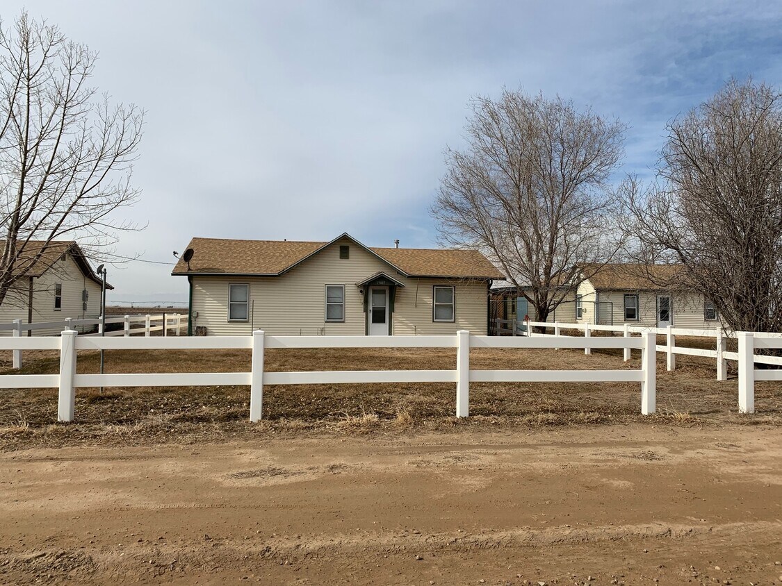 Primary Photo - Charming 2-Bedroom Ranch with Stunning Views — Peaceful Country Living Just South of Milliken!