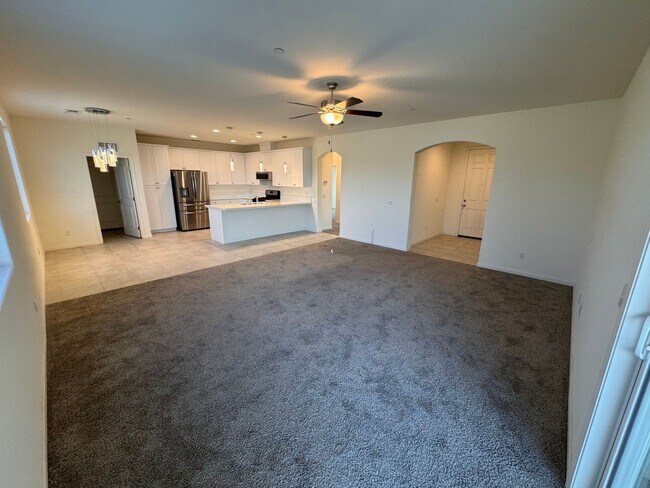 Foto del edificio - Newer home for rent in Visalia