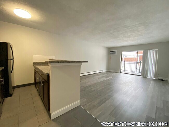 Foto del edificio - 24 Whites Ave