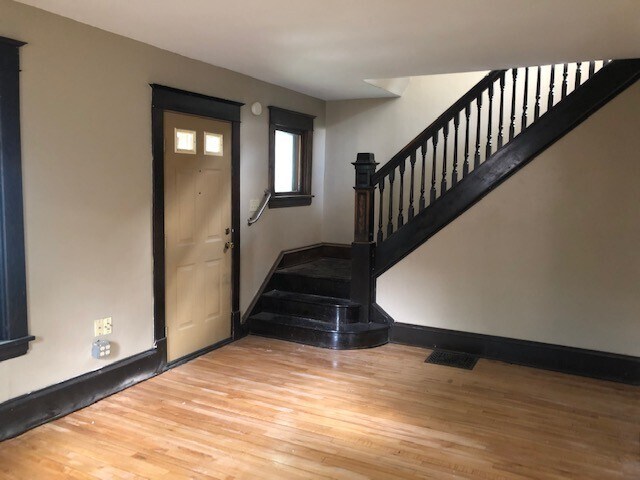 Building Photo - 2 Bedroom Single Family Home in Midway Nei...