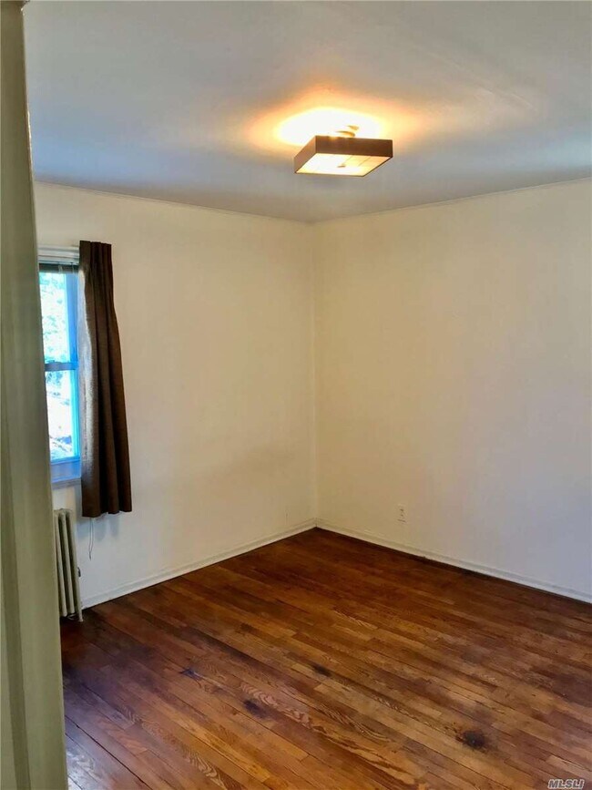 Building Photo - 85-55 Little Neck Pkwy