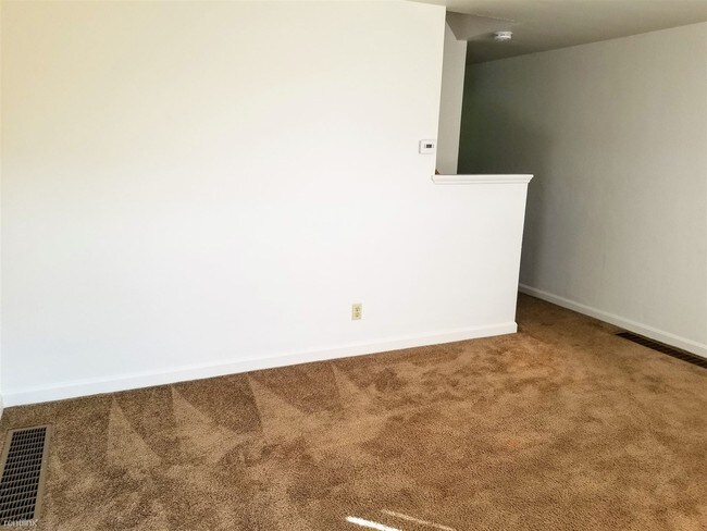 Building Photo - 2 br, 1 bath Townhome - 701 1/2 First Street