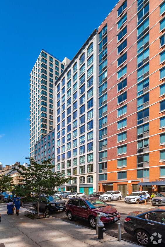 Building Photo - 211 Schermerhorn St