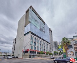 Building Photo - 3223 W 6th St