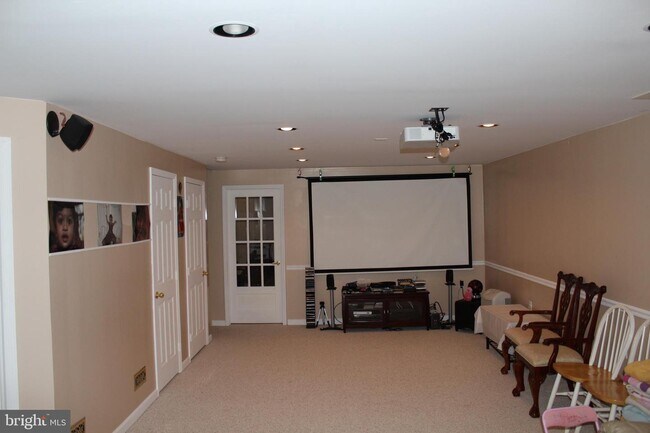 Building Photo - 42 Arbor Cir