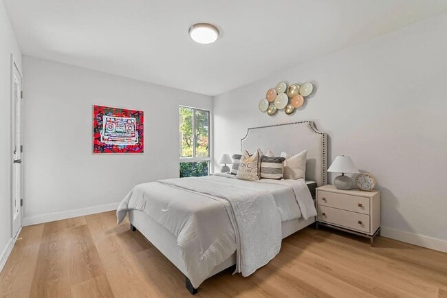 Building Photo - 280 Easy St