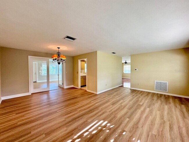 Foto del edificio - 2060 Attache Ct