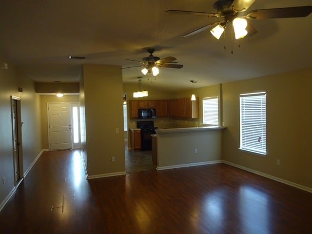 Foto del edificio - 1643 Hawkins Cove Dr E