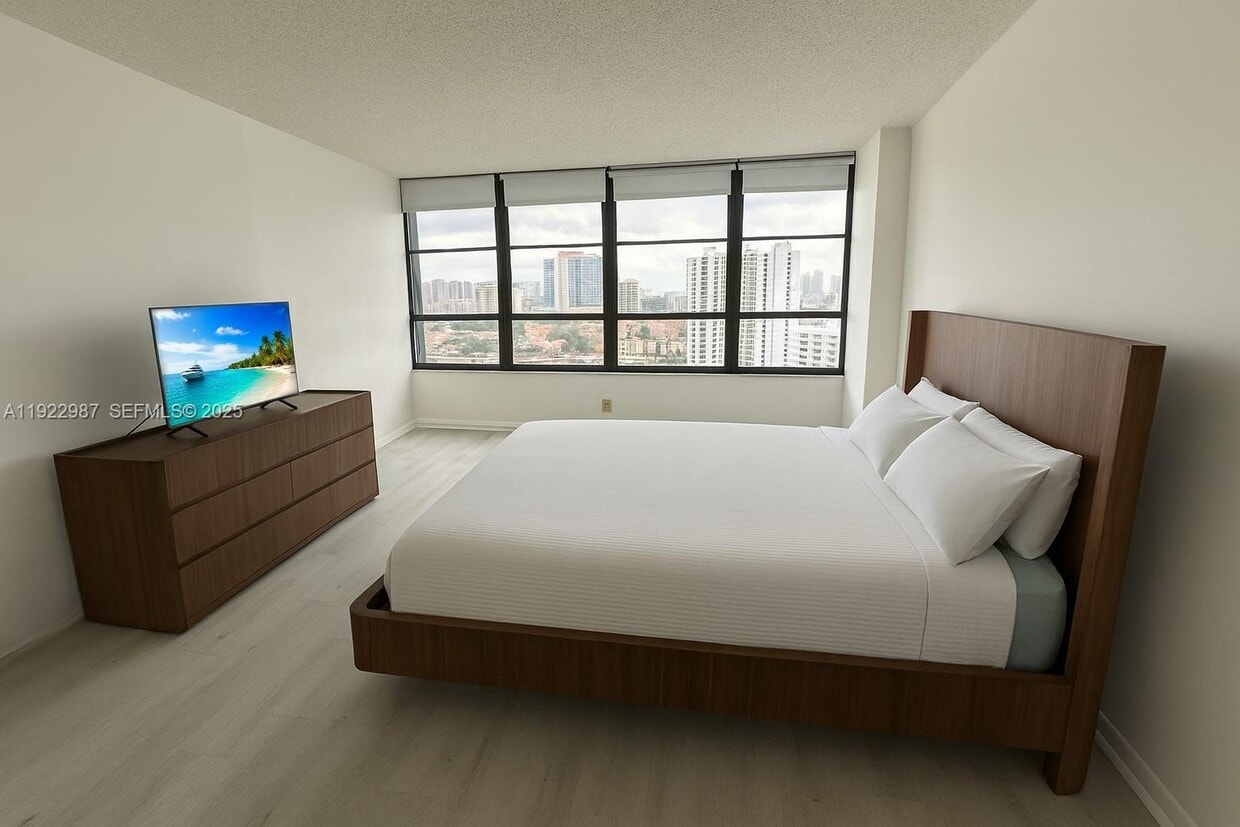 Foto principal - 600 Three Islands Boulevard