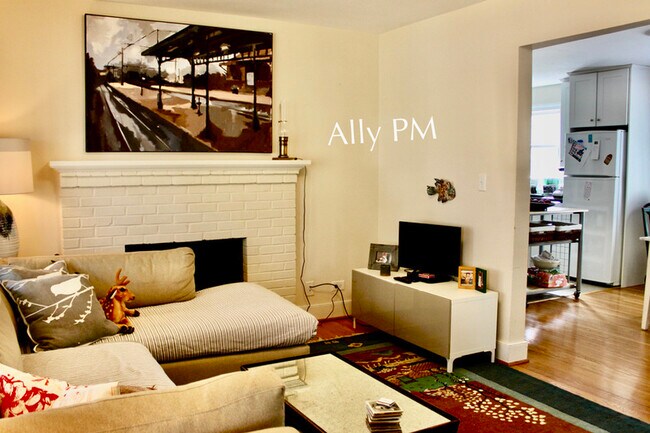 Foto del edificio - 210 Raymond Ave