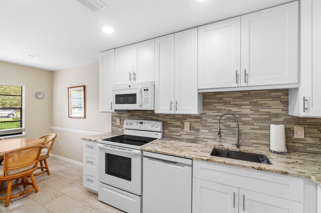 Foto del edificio - 24 Stratford Dr E