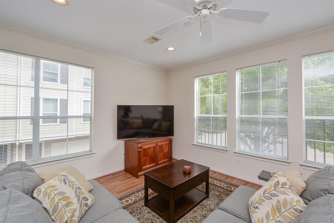 Building Photo - 3001 Murworth Dr