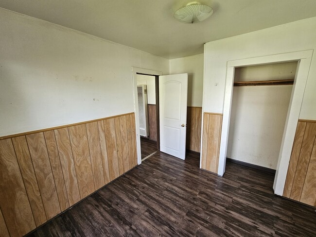 Building Photo - 1014 N Leland Ave