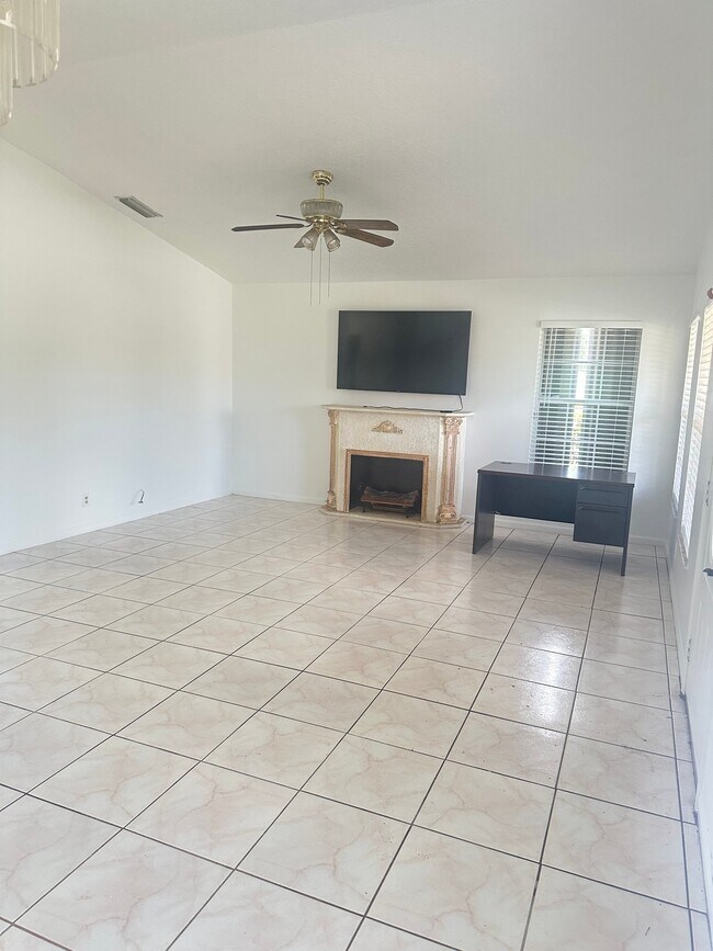 Foto del edificio - 1139 Freshwater Lakes Dr