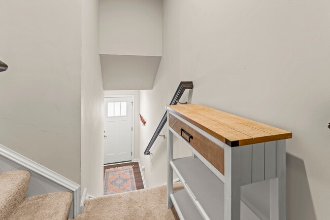 Entryway - 484 Greenwood Dr