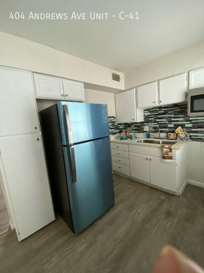 Foto del edificio - Now leasing
