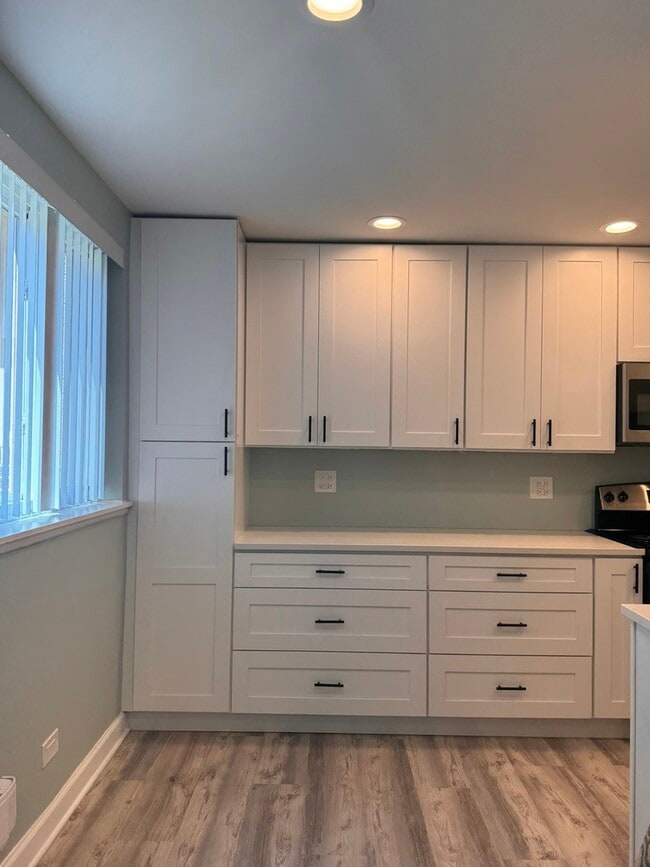 Building Photo - 705 Strom Dr