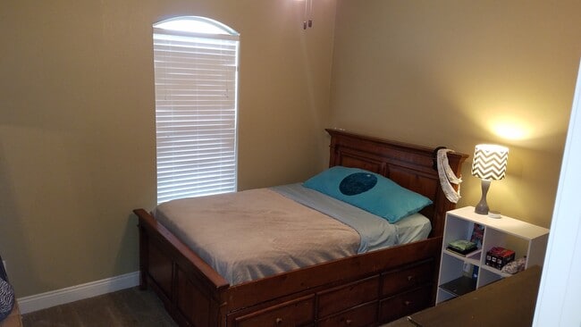 Bedroom 2 with full size bed - 1235 Harmony Lane