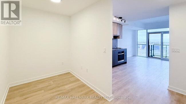 Building Photo - 1037 The Queensway