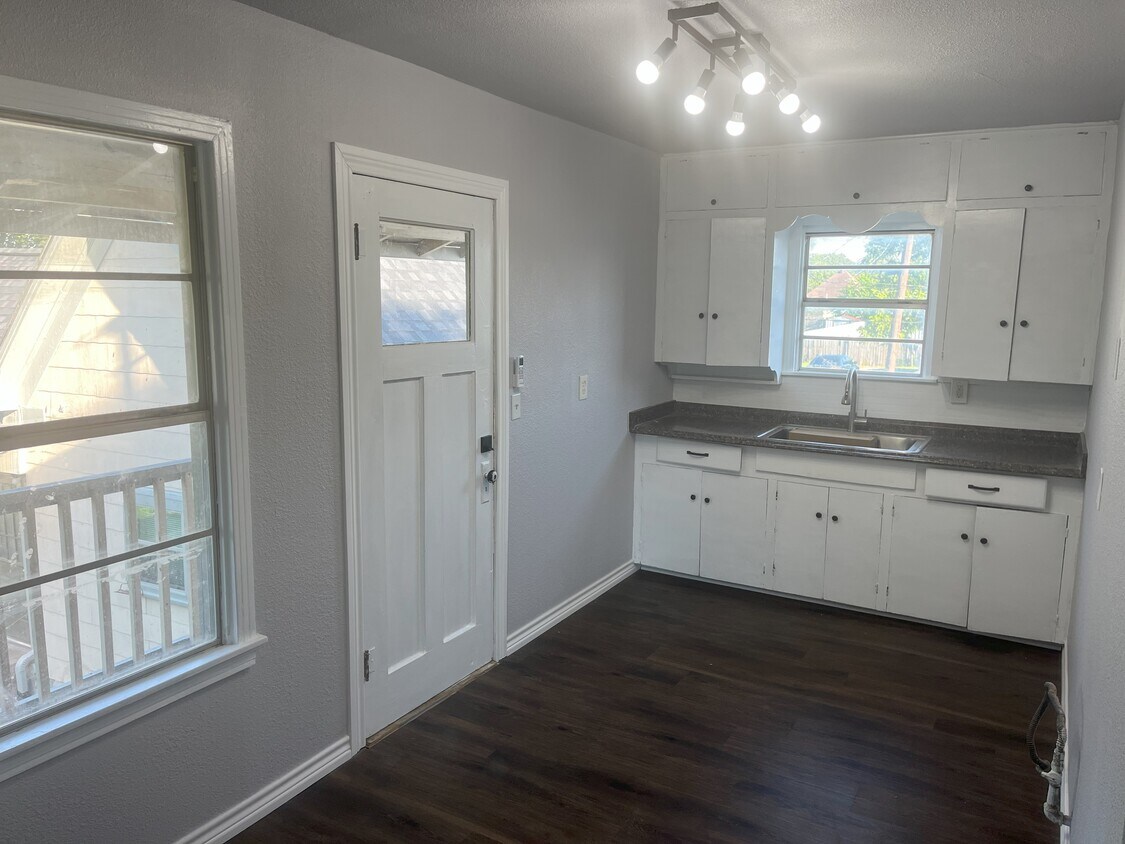 Photo - 1711 Halsell St (Bridgeport, TX)
