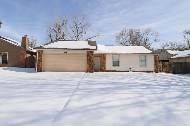 Foto del edificio - 3 Bed | 1 Bath in East Tulsa!