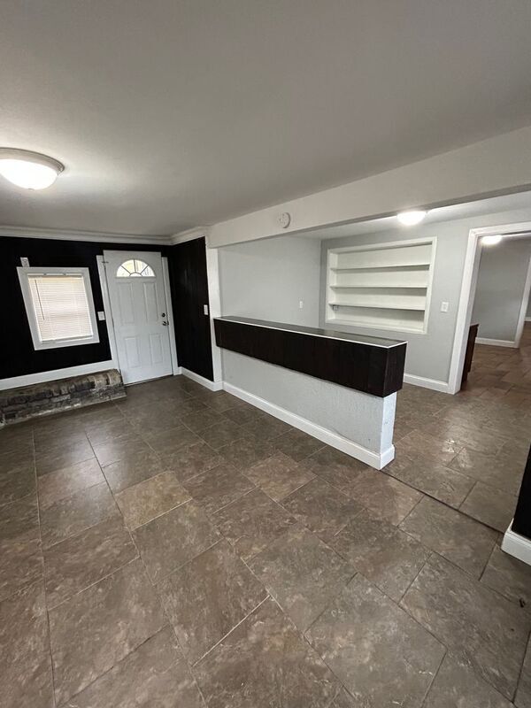Building Photo - 1307 Shades Ave