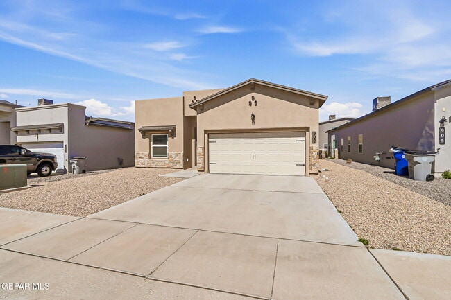 Building Photo - 909 Ada Ln