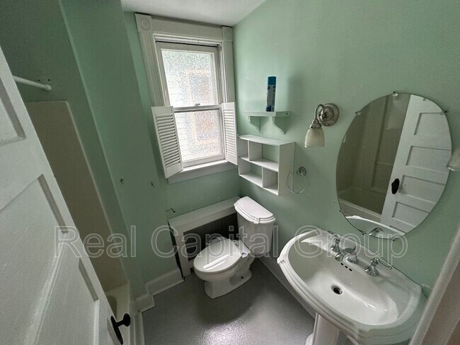 Foto del edificio - 74 Pawling Ave