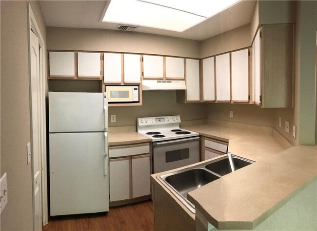 Building Photo - 6000 Shepherd Mountain Cove