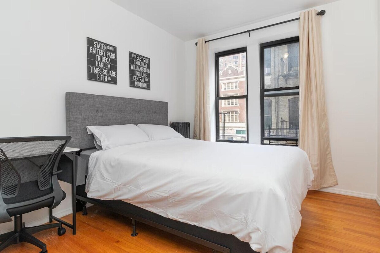 Foto principal - 322 E 93rd St